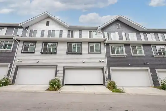 15489 99a Avenue exterior