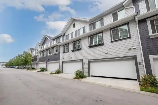 15489 99a Avenue - photo 4 of 6