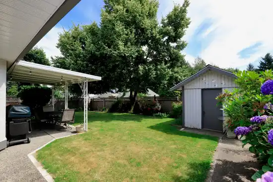 16524 84a Avenue - photo 4 of 5