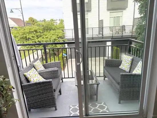 17578 57a Avenue - photo 2 of 3
