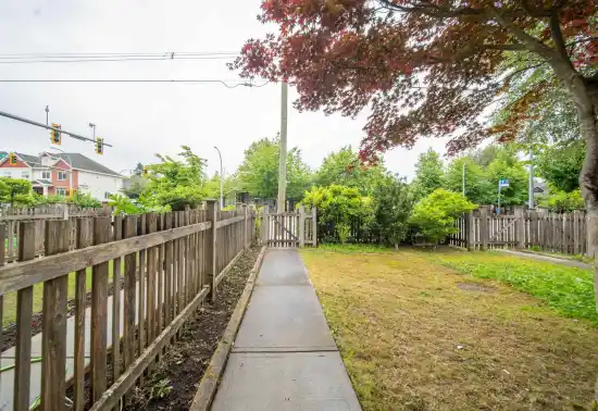 6388 140 Street - photo 4 of 4