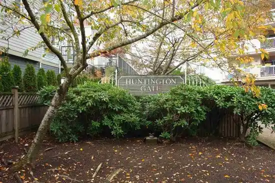 Huntington Gate - photo 3 of 4