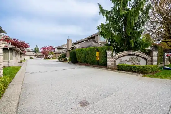 Lakewood Green - photo 2 of 11