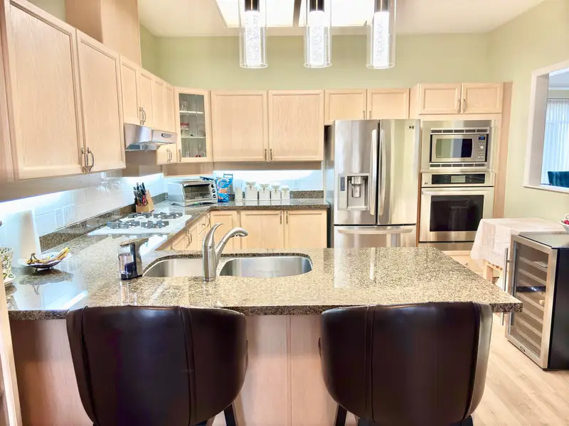 65 2533 152 STREET - photo 3 of 18