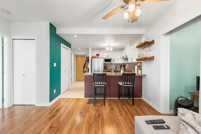 707 14 BEGBIE STREET - photo 4 of 33