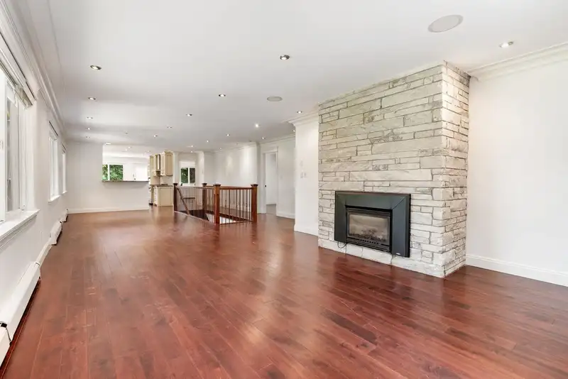 13788 32 AVENUE - photo 2 of 40
