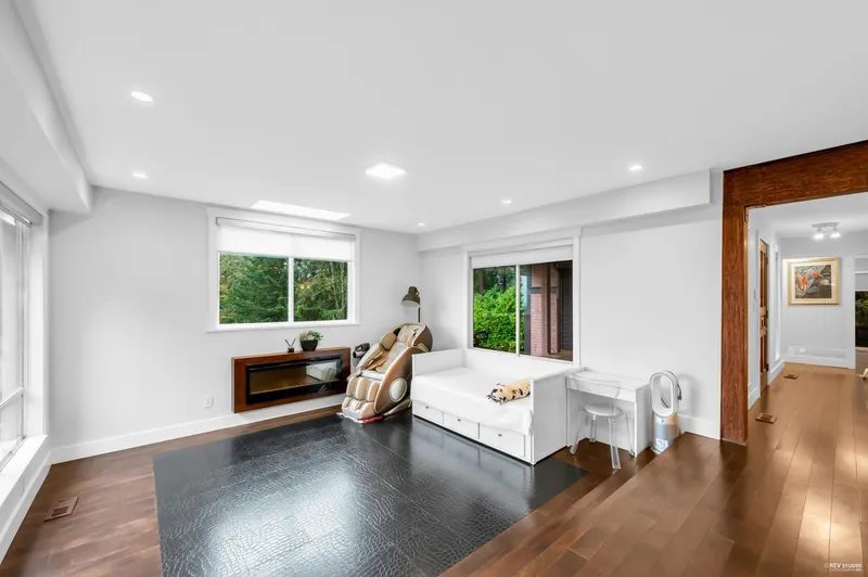 4066 NORWOOD AVENUE - photo 3 of 25