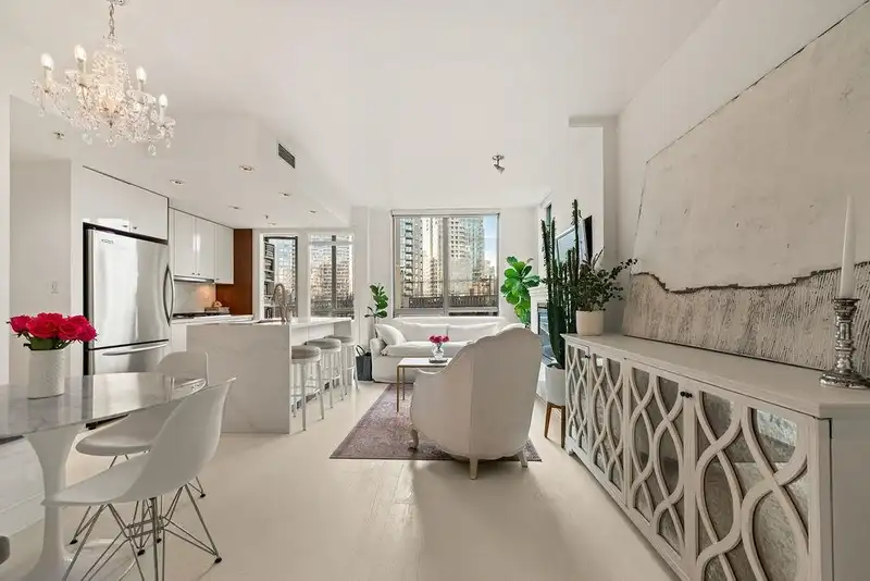 601 1005 BEACH AVENUE - photo 1 of 32