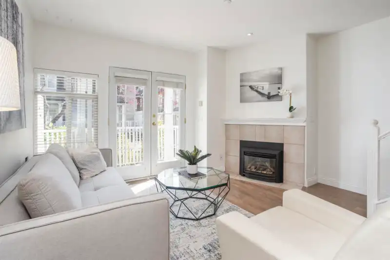 2836 E KENT AVENUE SOUTH - photo 1 of 38