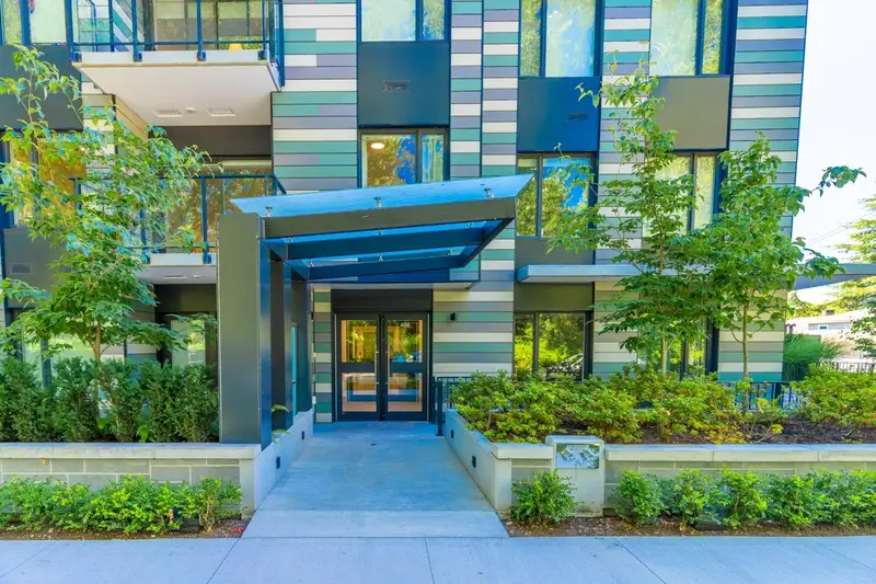 209 488 W 58TH AVENUE - photo 1 of 21