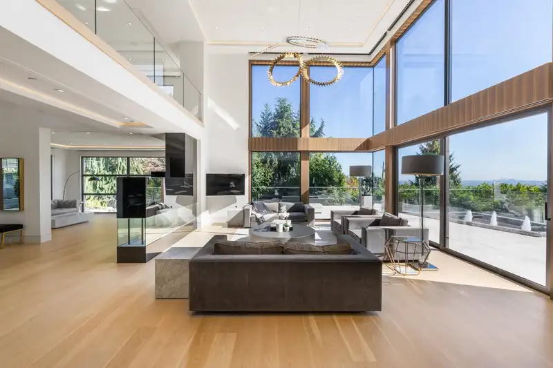1050 KING GEORGES WAY - photo 4 of 40