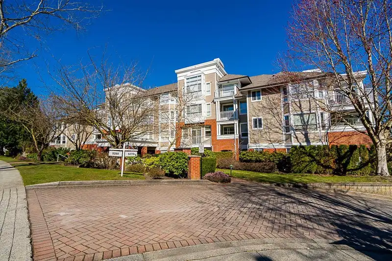 402 5280 OAKMOUNT CRESCENT - photo 1 of 39