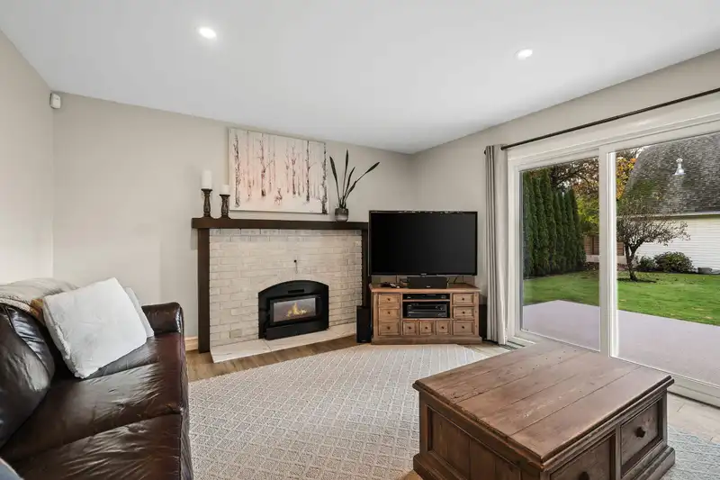 25160 58 AVENUE - photo 3 of 40