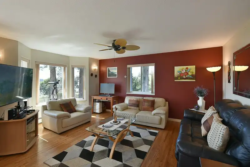 6502 SUNSHINE COAST HIGHWAY - photo 2 of 40