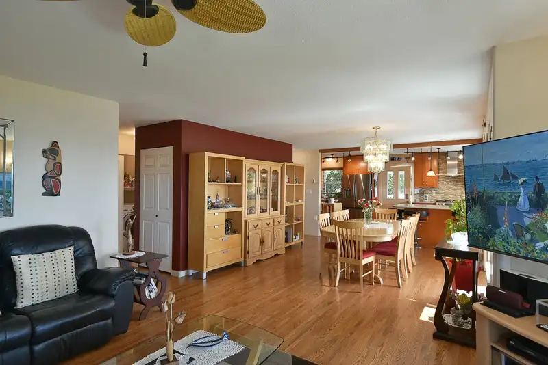 6502 SUNSHINE COAST HIGHWAY - photo 3 of 40