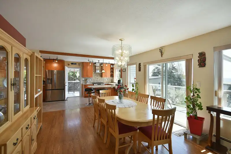 6502 SUNSHINE COAST HIGHWAY - photo 4 of 40