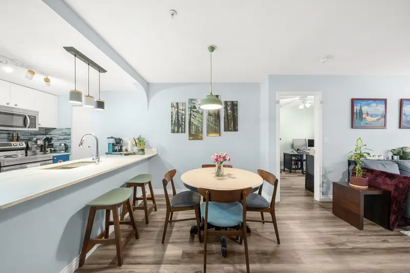 316 6833 VILLAGE GREEN - photo 2 of 25