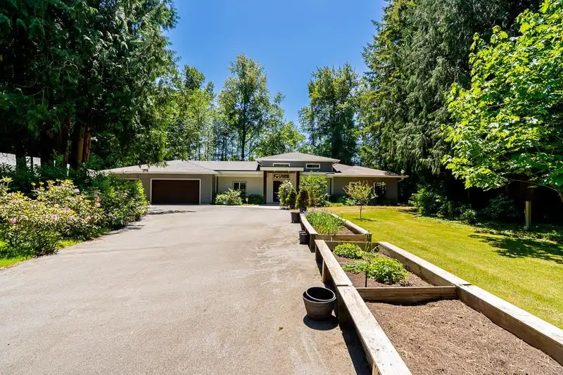 21924 6 AVENUE - photo 3 of 39