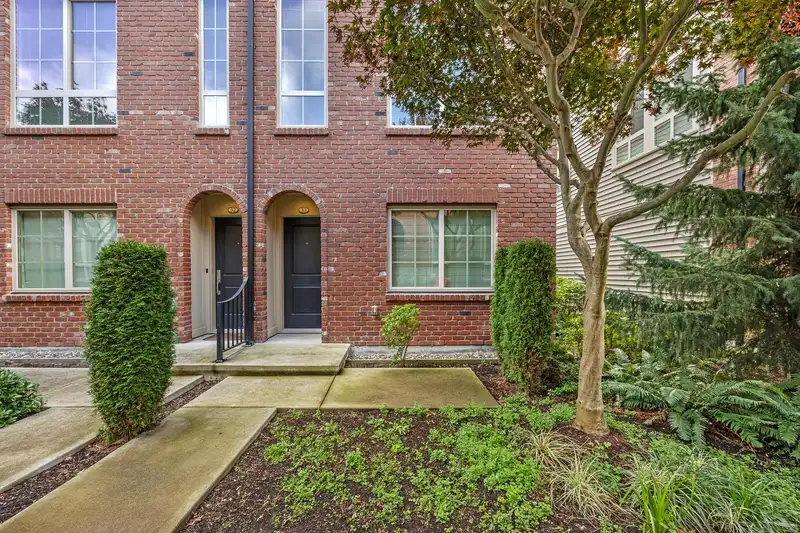 33 16260 23A AVENUE - photo 2 of 30