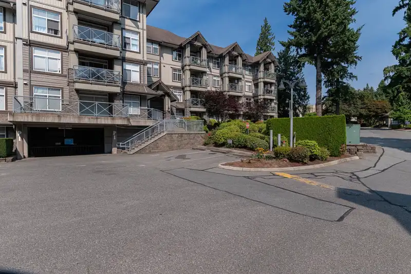 312 33318 E BOURQUIN CRESCENT - photo 2 of 34