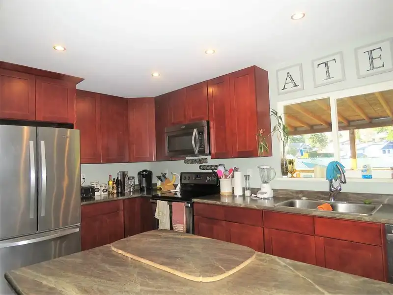8123 SUMAC PLACE - photo 2 of 14