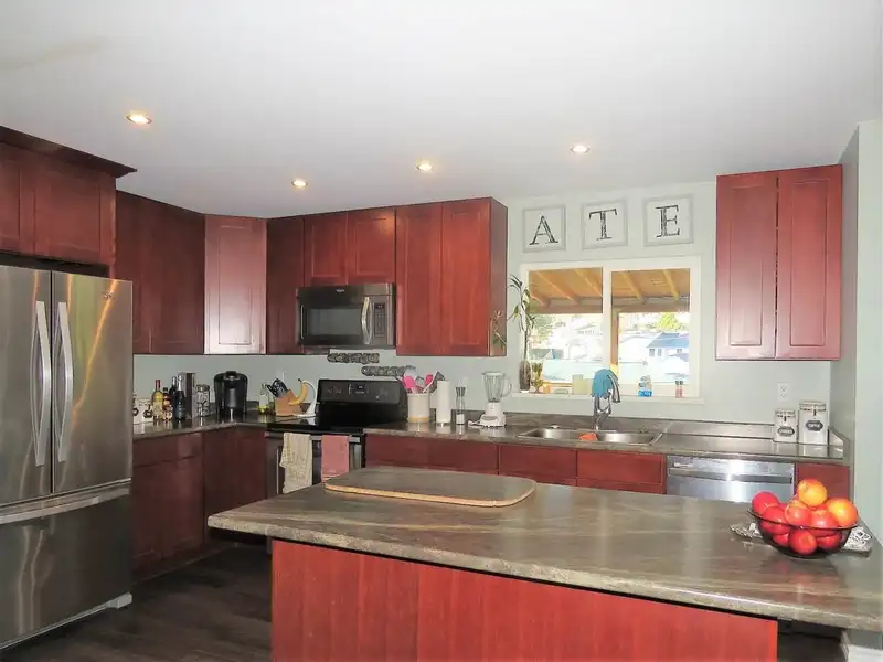 8123 SUMAC PLACE - photo 3 of 14