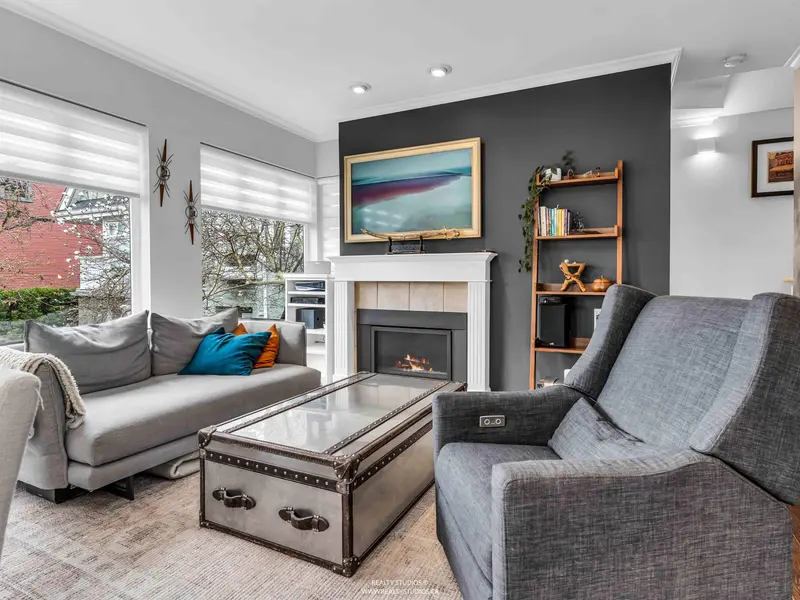 4 2315 W 10TH AVENUE - photo 4 of 25