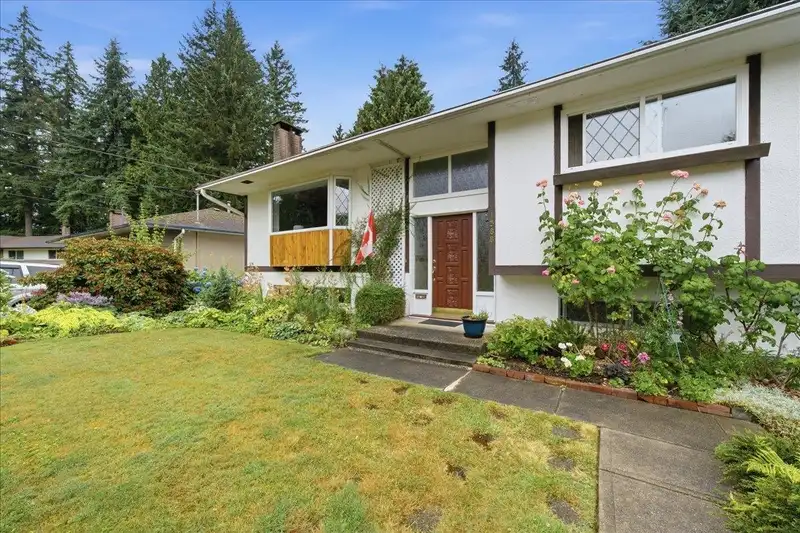 1388 CAMBRIDGE DRIVE - photo 2 of 40