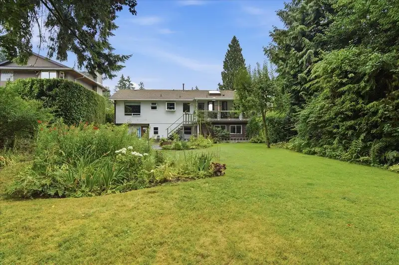 1388 CAMBRIDGE DRIVE - photo 4 of 40