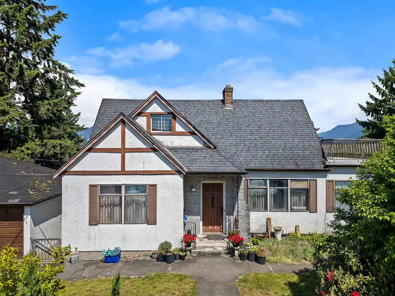2587 YALE STREET - photo 1 of 21