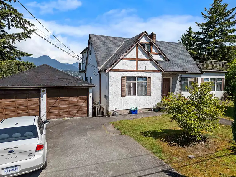 2587 YALE STREET - photo 2 of 21