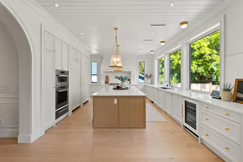 821 E 16TH STREET - photo 3 of 40