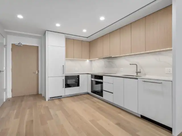 304 3963 UPLANDS WAY - photo 2 of 12