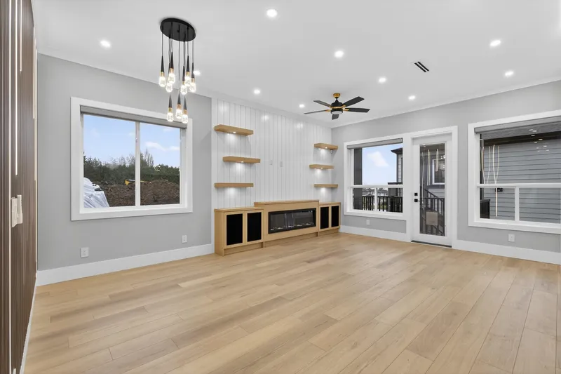 16730 20 AVENUE - photo 4 of 25