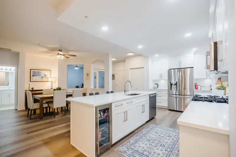 209 16477 64 AVENUE - photo 4 of 39