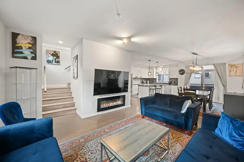 42 8138 204 STREET - photo 2 of 35