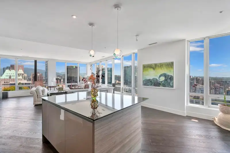 2106 989 NELSON STREET - photo 1 of 36
