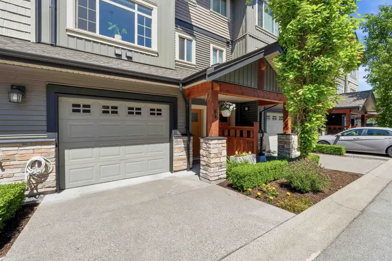 64 11305 240 STREET - photo 3 of 40