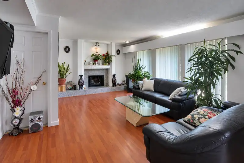 7495 CULLODEN STREET - photo 2 of 39