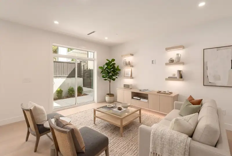 2 3635 TURNER STREET - photo 2 of 37