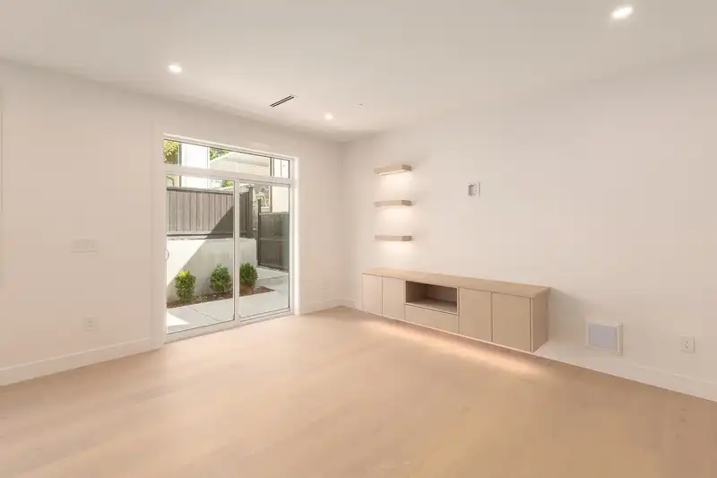 2 3635 TURNER STREET - photo 3 of 37