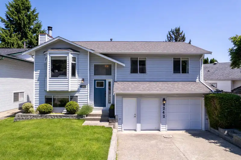 9242 209A CRESCENT - photo 1 of 40