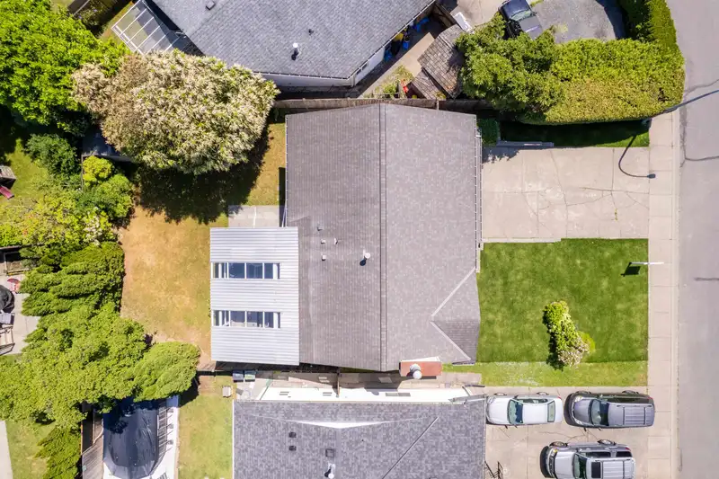 9242 209A CRESCENT - photo 2 of 40