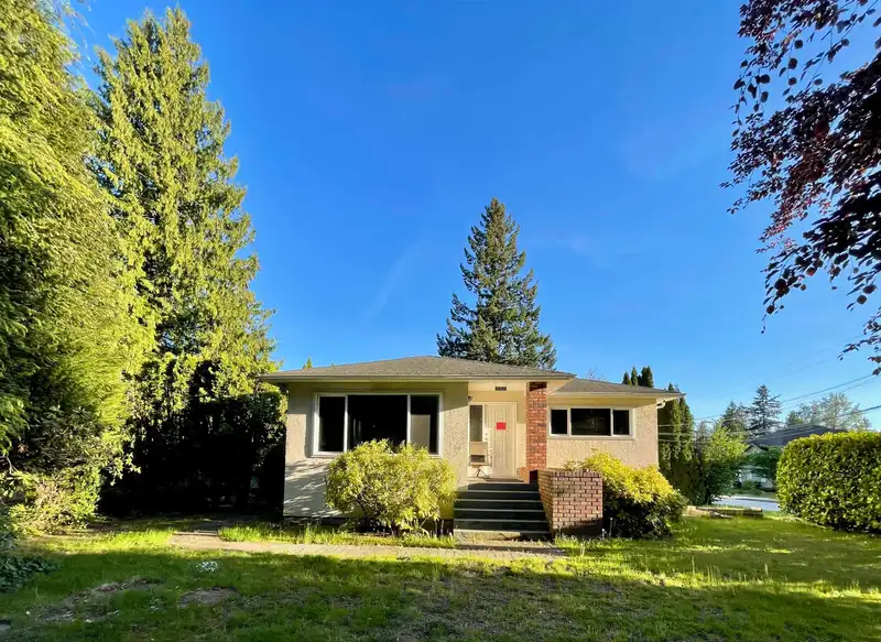2000 AUSTIN AVENUE - photo 1 of 31
