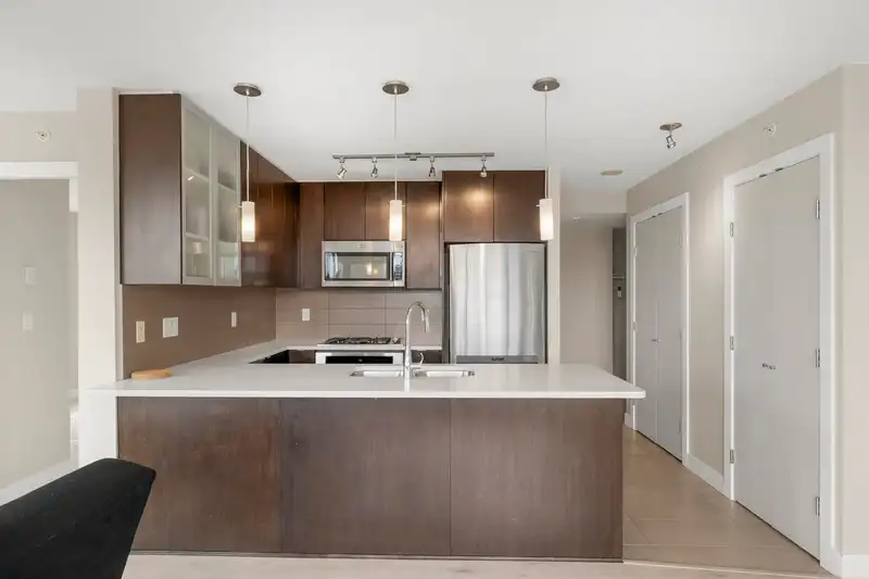 503 7325 ARCOLA STREET - photo 4 of 40