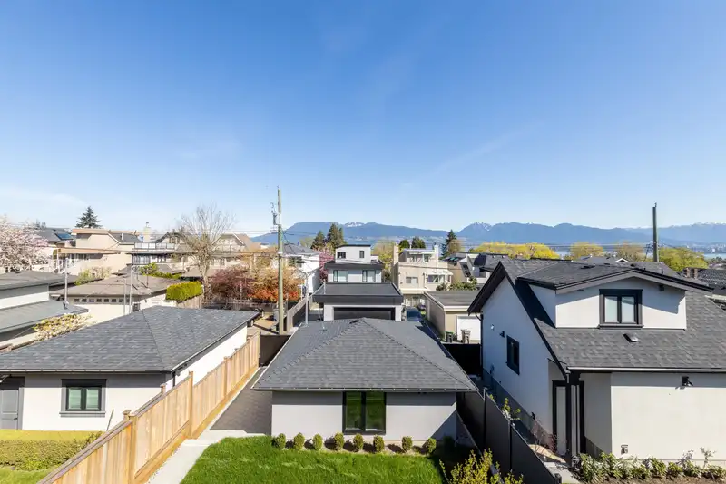 4039 W 11TH AVENUE - photo 4 of 32
