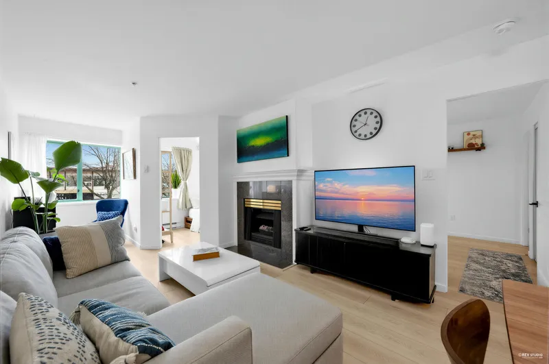 107 189 E 16TH AVENUE - photo 1 of 25