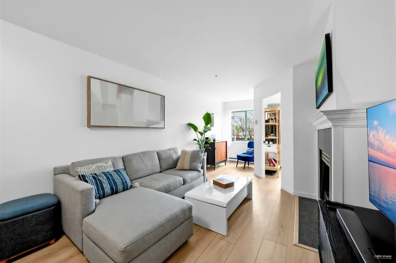 107 189 E 16TH AVENUE - photo 2 of 25