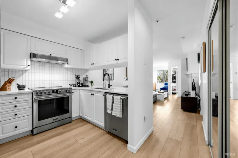 107 189 E 16TH AVENUE - photo 4 of 25