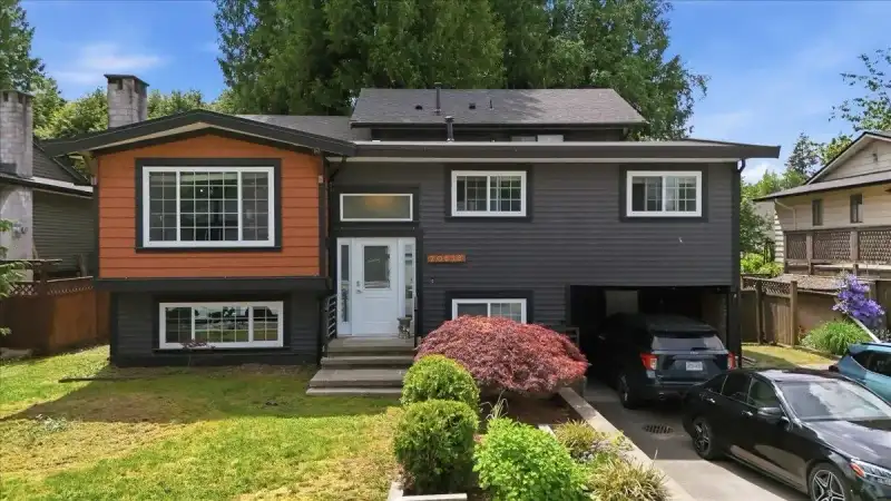20838 117 AVENUE - photo 1 of 36